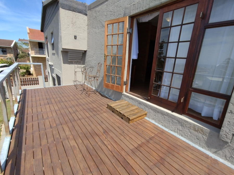 5 Bedroom Property for Sale in Wavecrest Eastern Cape